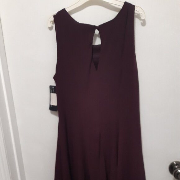 Beautiful Purple Sleeveless lined Dress with accented neck Size 9 - Picture 3 of 7
